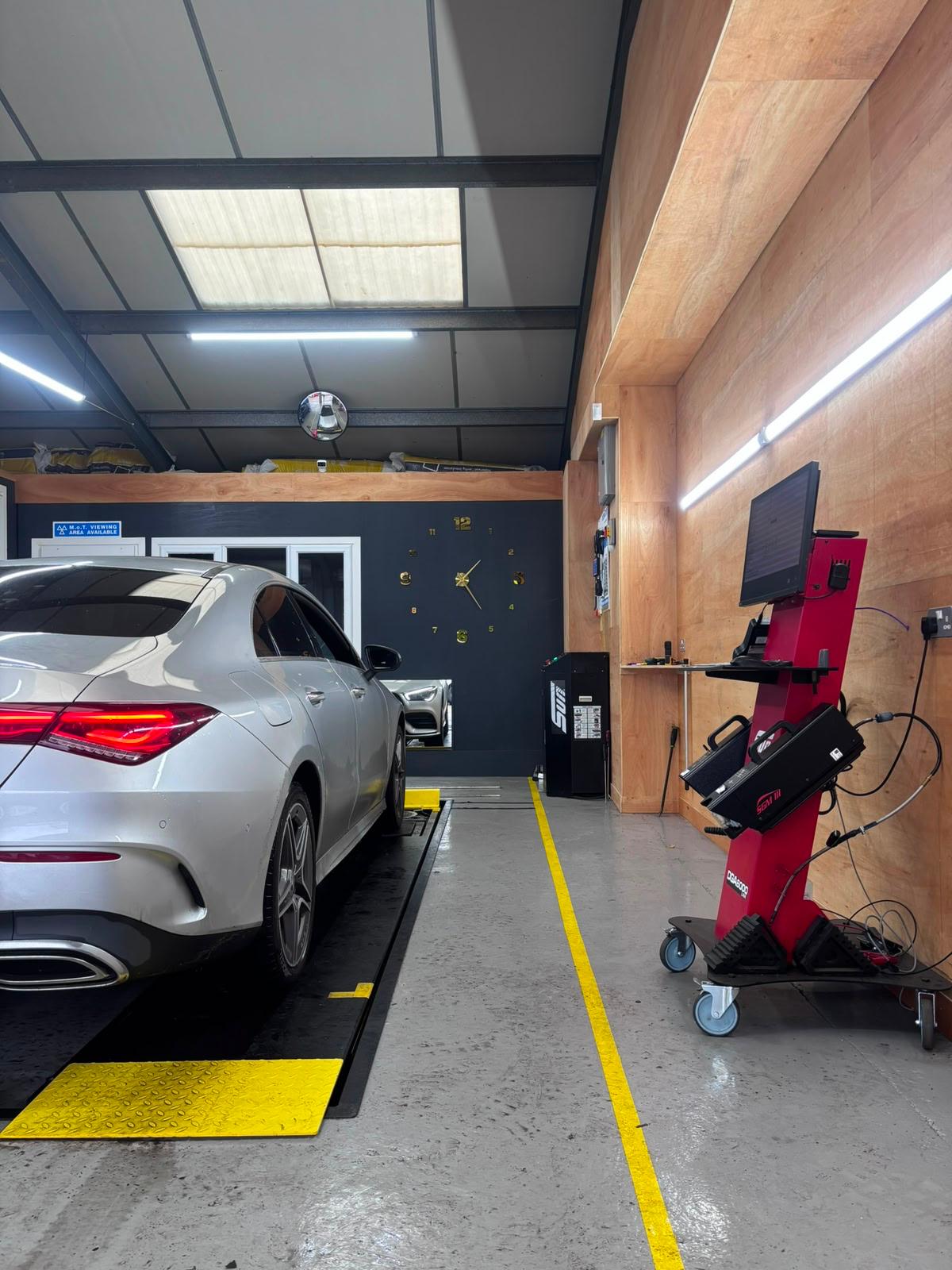 Fast Line Auto Centre garage in West Drayton, workshop photo 6