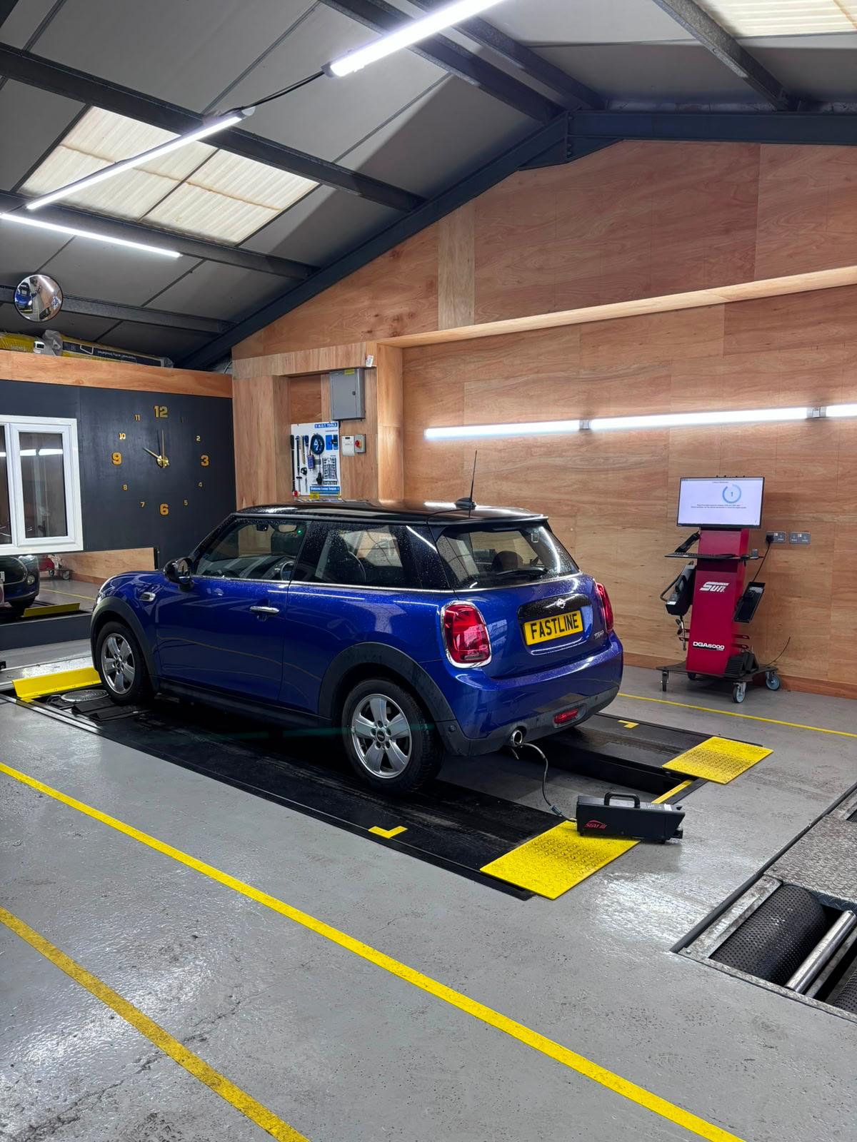 Fast Line Auto Centre garage in West Drayton, workshop photo 9