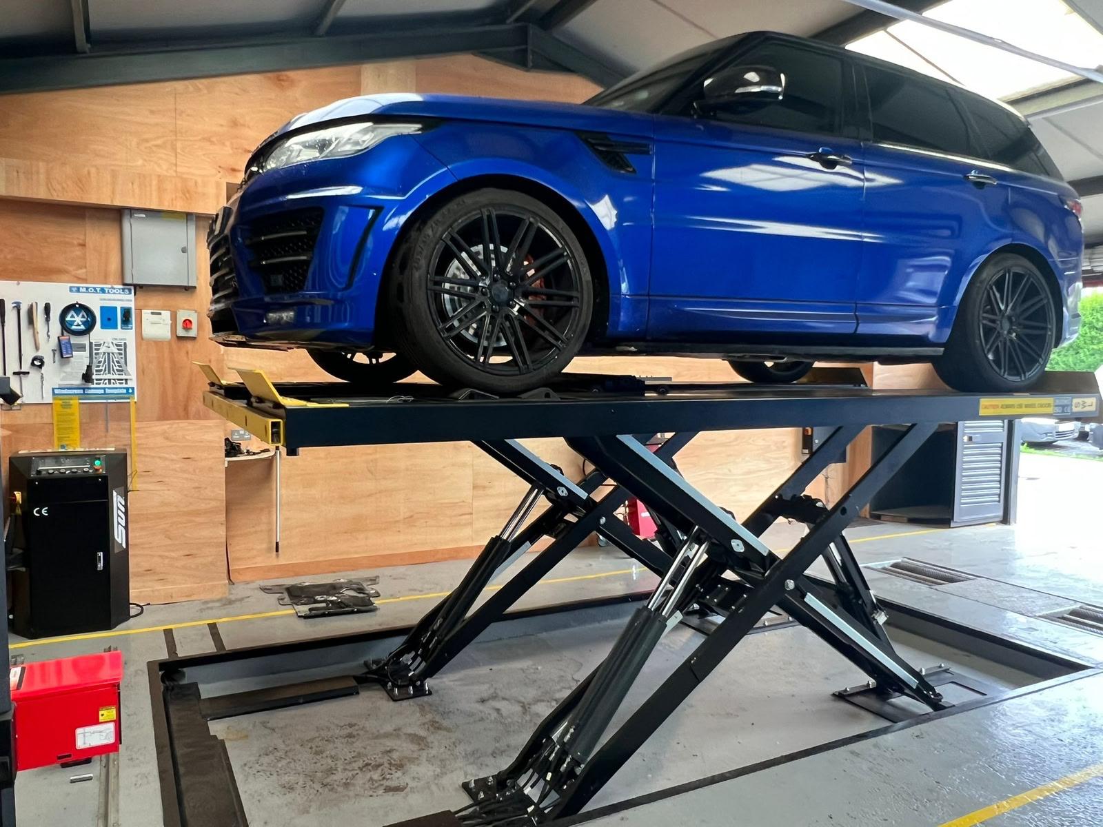 Fast Line Auto Centre garage in West Drayton, workshop photo 12