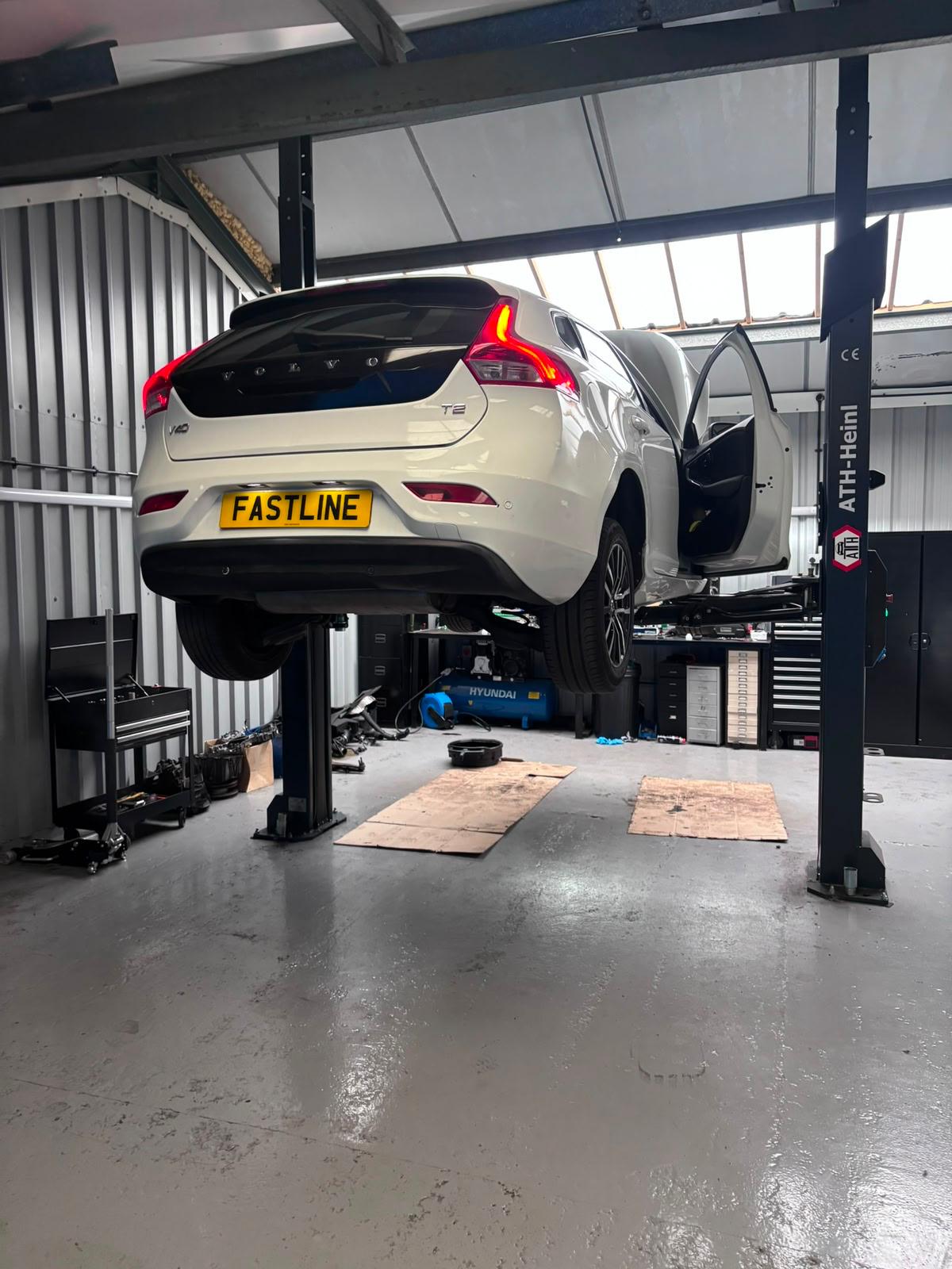 Fast Line Auto Centre garage in West Drayton, workshop photo 13