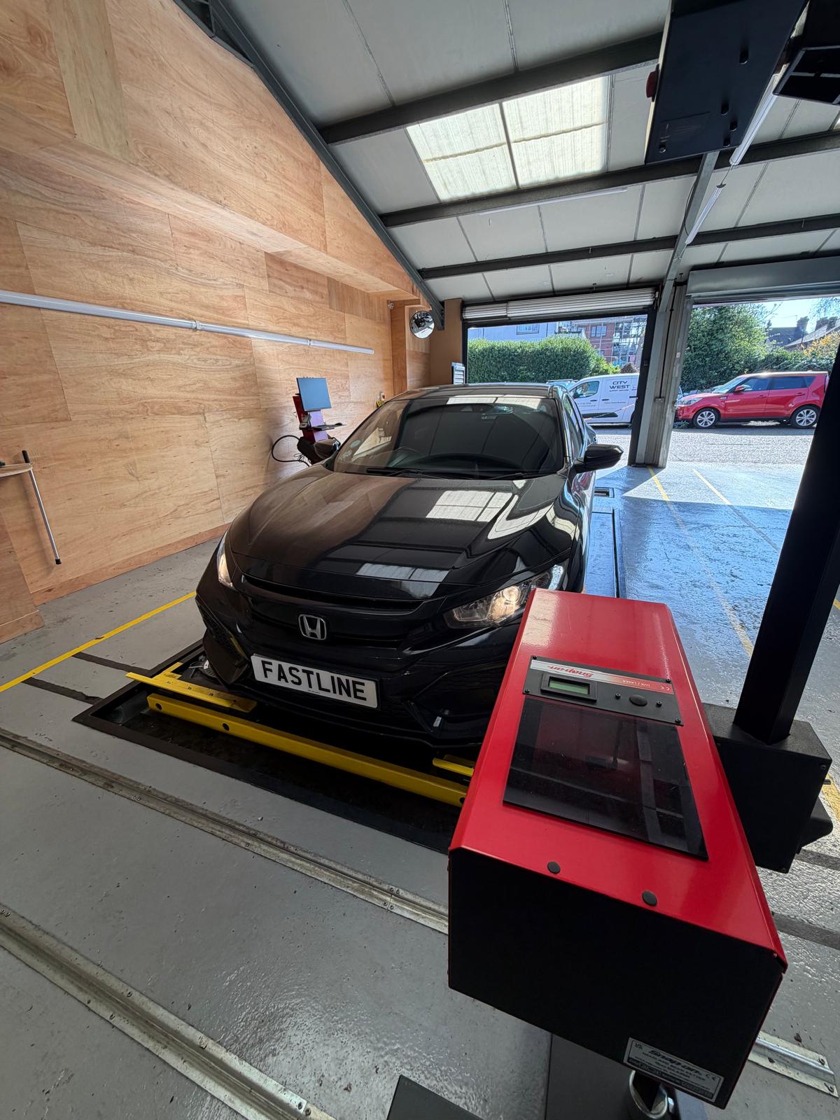 Fast Line Auto Centre garage in West Drayton, workshop photo 14