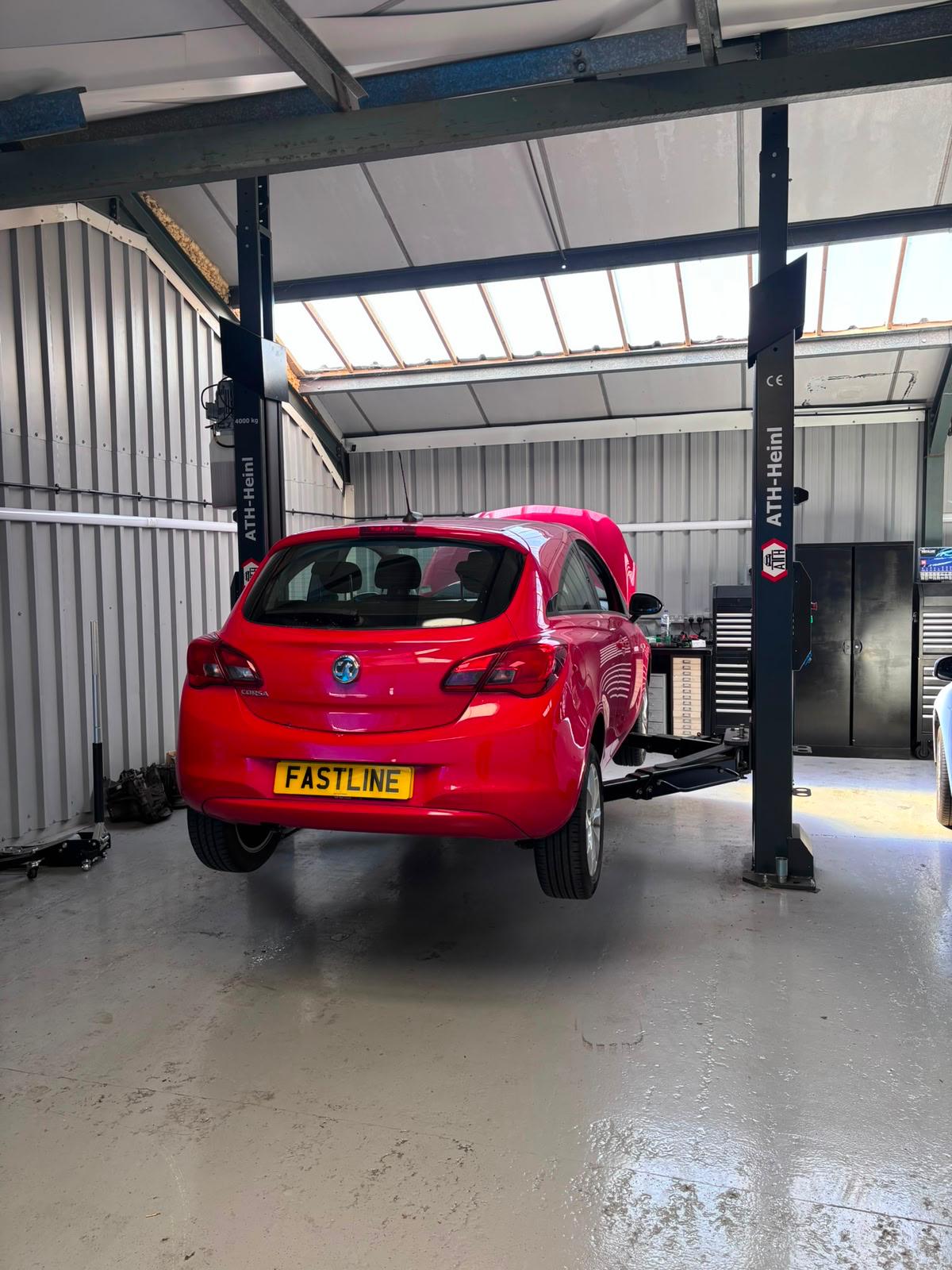 Fast Line Auto Centre garage in West Drayton, workshop photo 16