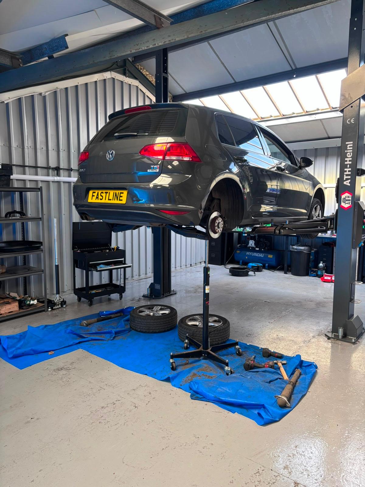 Fast Line Auto Centre garage in West Drayton, workshop photo 18