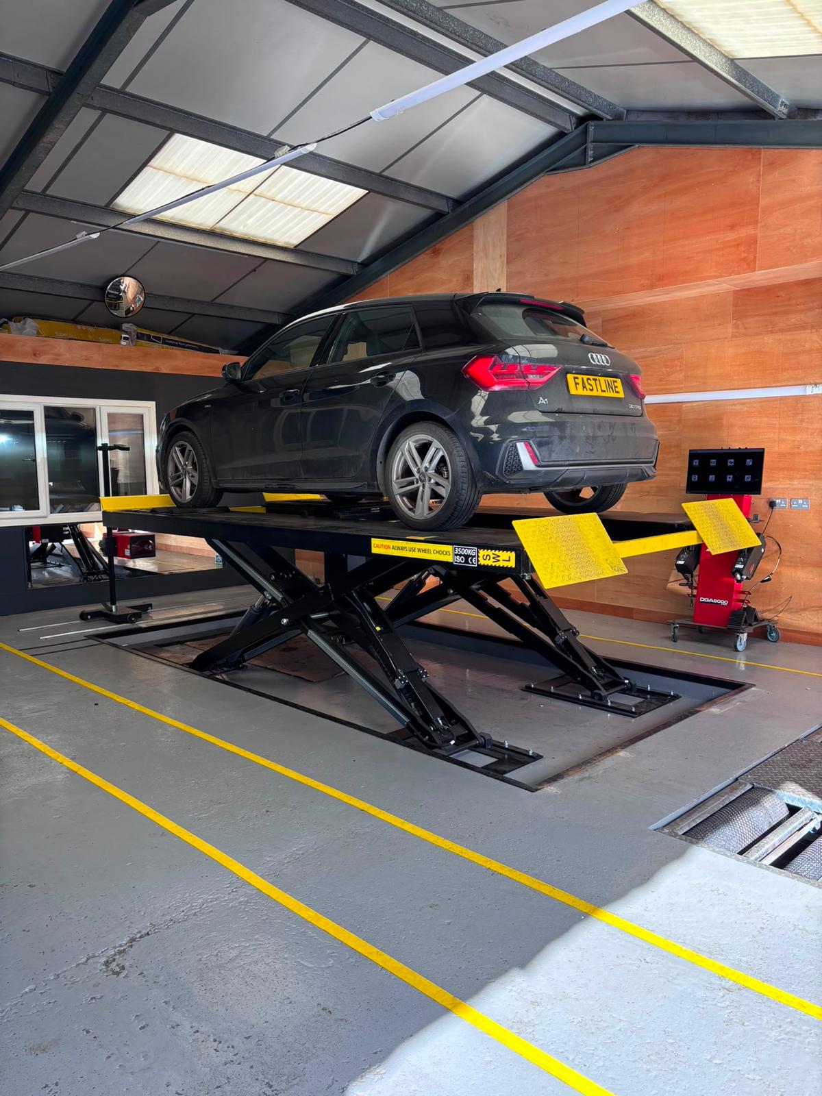 Fast Line Auto Centre garage in West Drayton, workshop photo 22