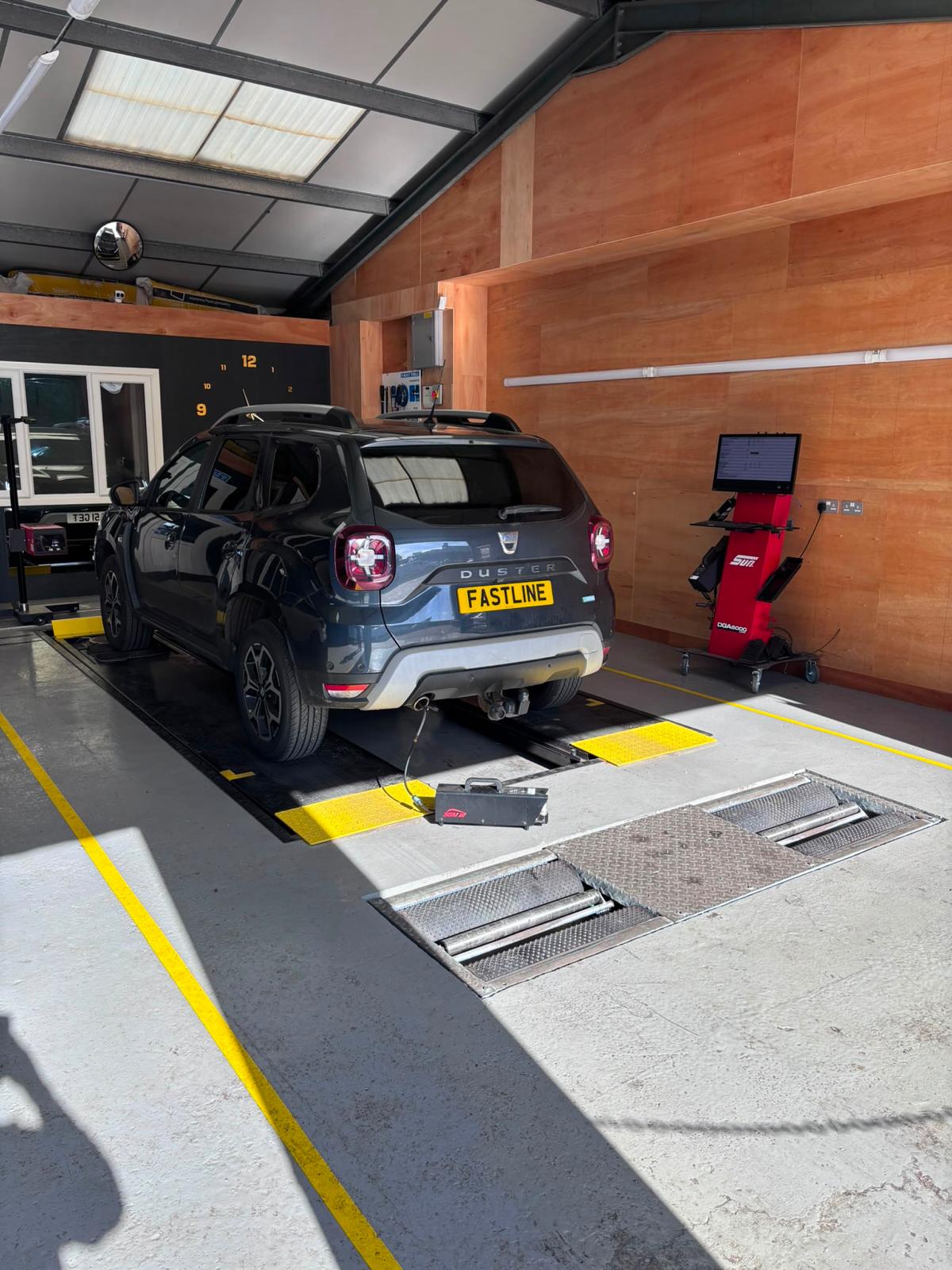 Fast Line Auto Centre garage in West Drayton, workshop photo 23